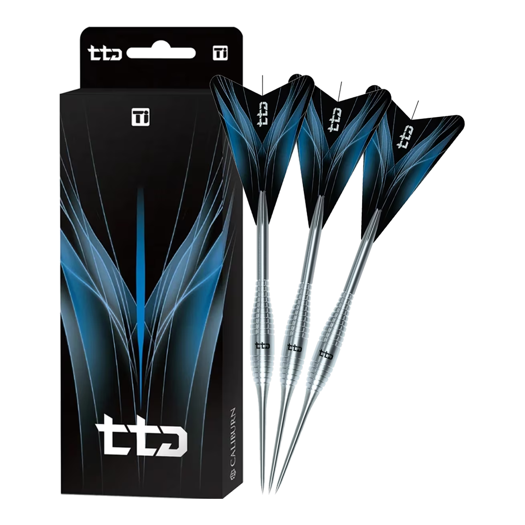 Das Bild zeigt die vollständigen Caliburn TTD Complete Titanium T2 Silver Steeldarts mit 6g Gewicht. Detailliertes Titan-Design sorgt für ein hochwertiges Aussehen.