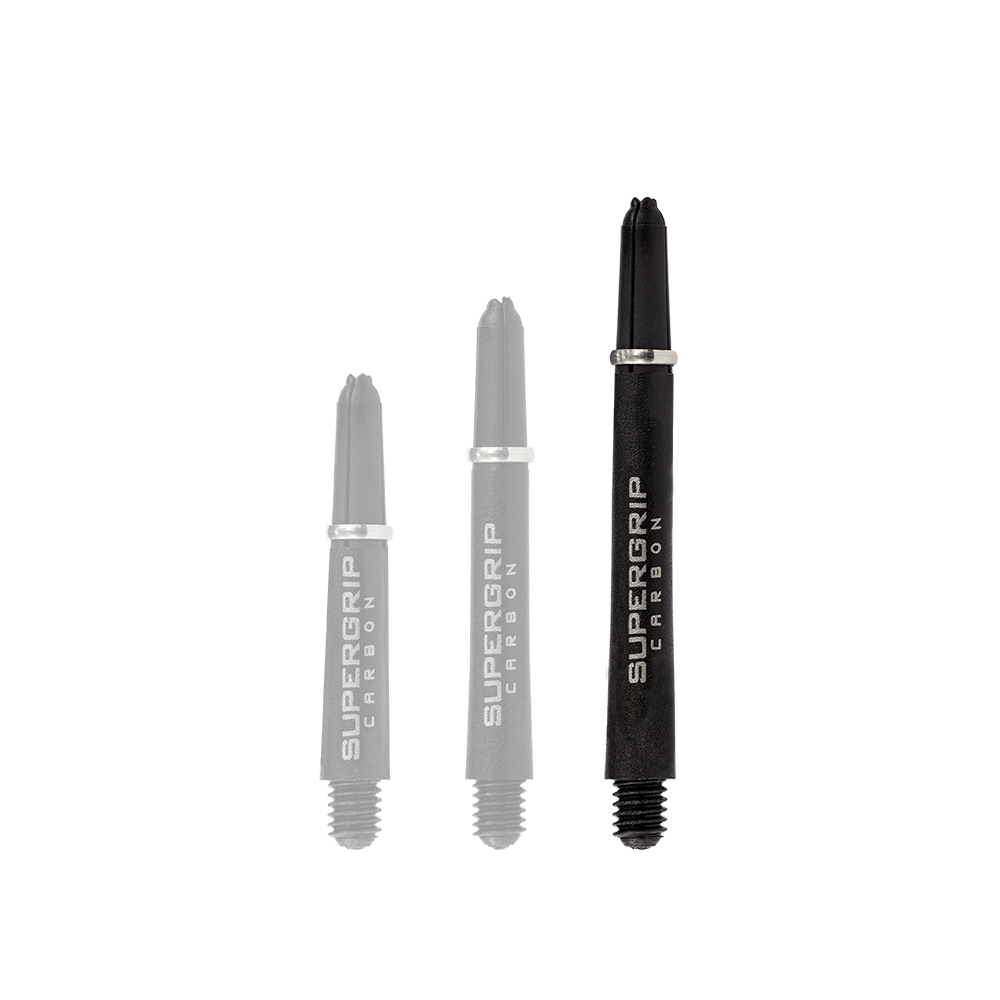 HR356_Harrows_Supergrip_Carbon_Shafts_Silber_47mm_1 Das Bild zeigt drei schwarze Harrows Supergrip Carbon Shafts in unterschiedlichen Längen. Auf jedem Schaft steht in silberner Schrift "Supergrip Carbon".