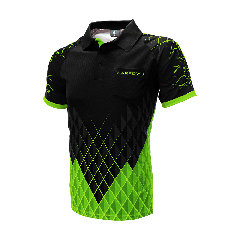 HRS-26333_Harrows_Paragon_Dartshirt_Gr-n_3 Das Bild zeigt das Harrows Paragon Dartshirt in Grün mit einem modernen, geometrischen Muster. Das Shirt hat einen schwarzen oberen Bereich und leuchtend grüne Akzente an Kragen, Ärmel und unterem Teil.