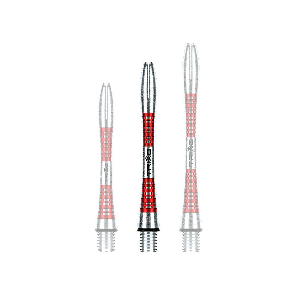 7013-402_Winmau_Triad_Aluminium_Shafts_Rot_41mm_1I3RYfW5GI1bLw Das Bild zeigt drei silberne und rote Aluminium-Dartschäfte. Sie haben ein geriffeltes Design und das Wort "TRIAD" ist auf ihnen zu sehen.
