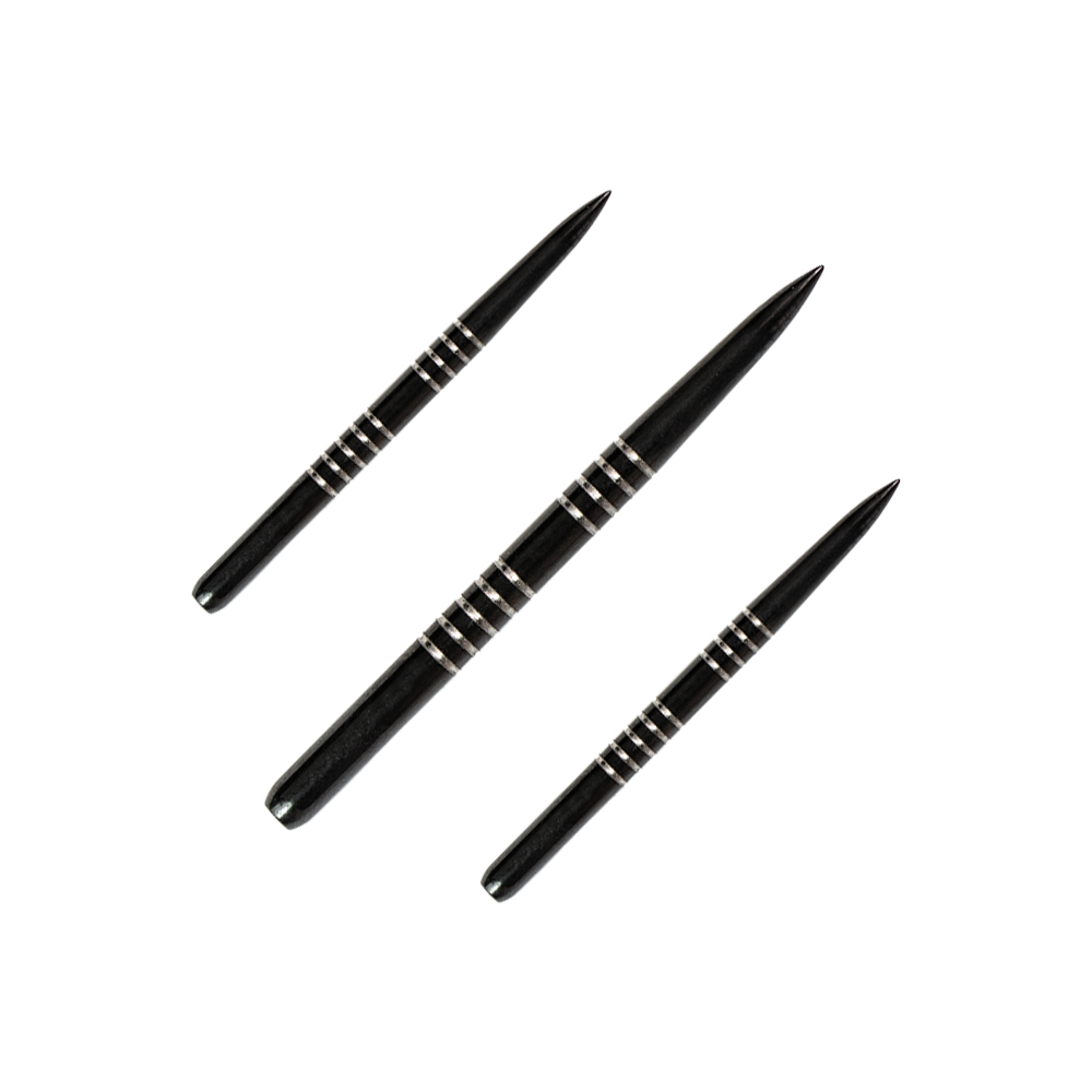Das Bild zeigt drei schwarze Steeldartspitzen des Produkts "Bulls GP1". Die Spitzen haben silberne Ringe als Verzierung.