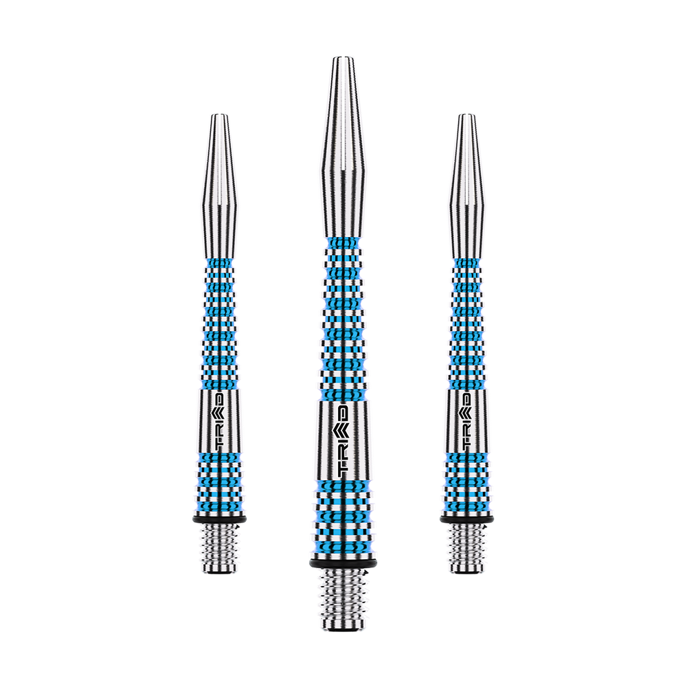 Winmau Triad RX Aluminium Shafts - Blau Auf dem Bild sind drei silberne und blaue Aluminium-Schäfte für Dartpfeile zu sehen. Sie sind von der Marke Winmau und haben ein geriffeltes Design.