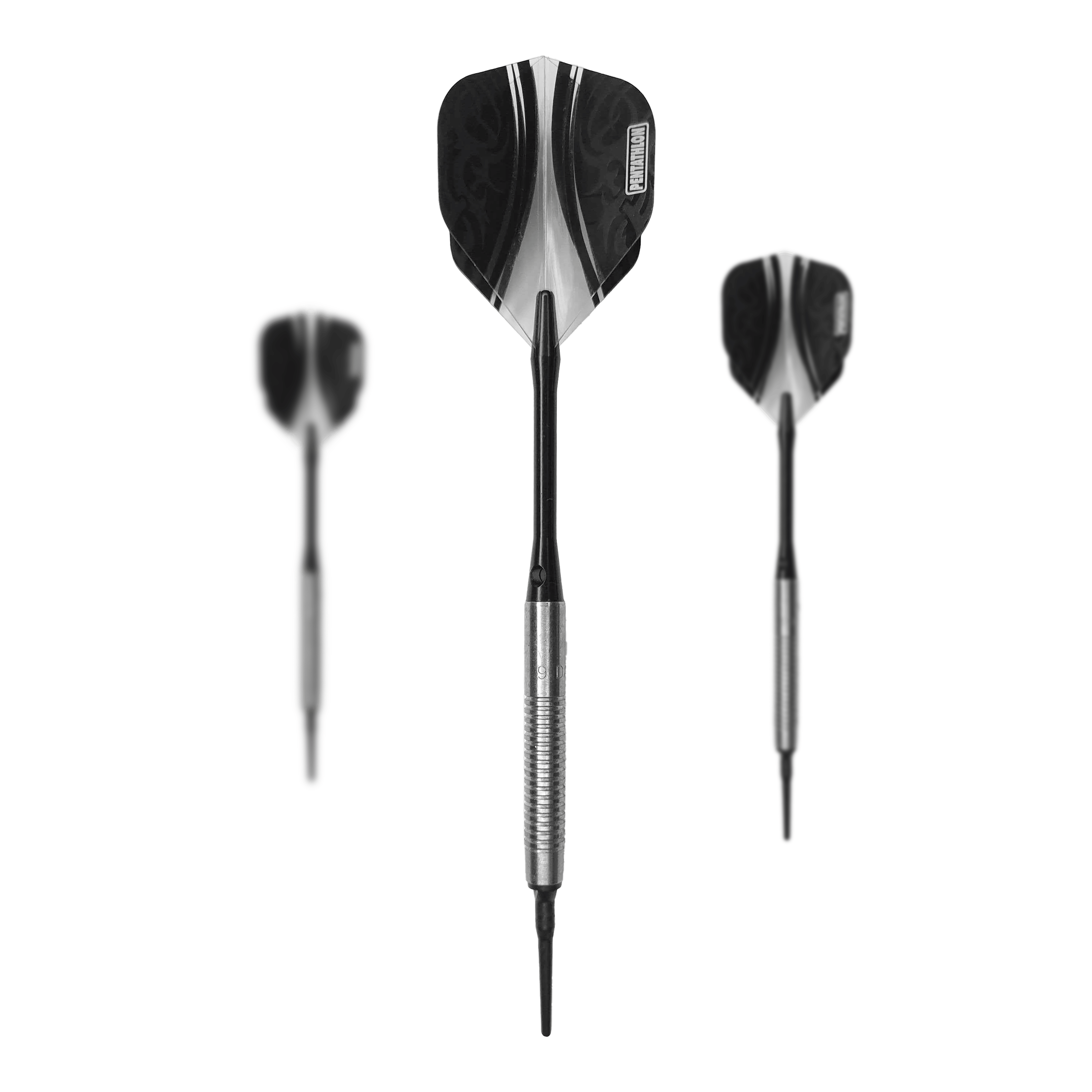 McDart 85er Tungsten V21 Softdarts - 18,5g Das Bild zeigt drei Softdarts des Produkts "McDart 85er Tungsten V21 Softdarts - 18,5g". Die Darts haben silberne Barrels und schwarze Flights.