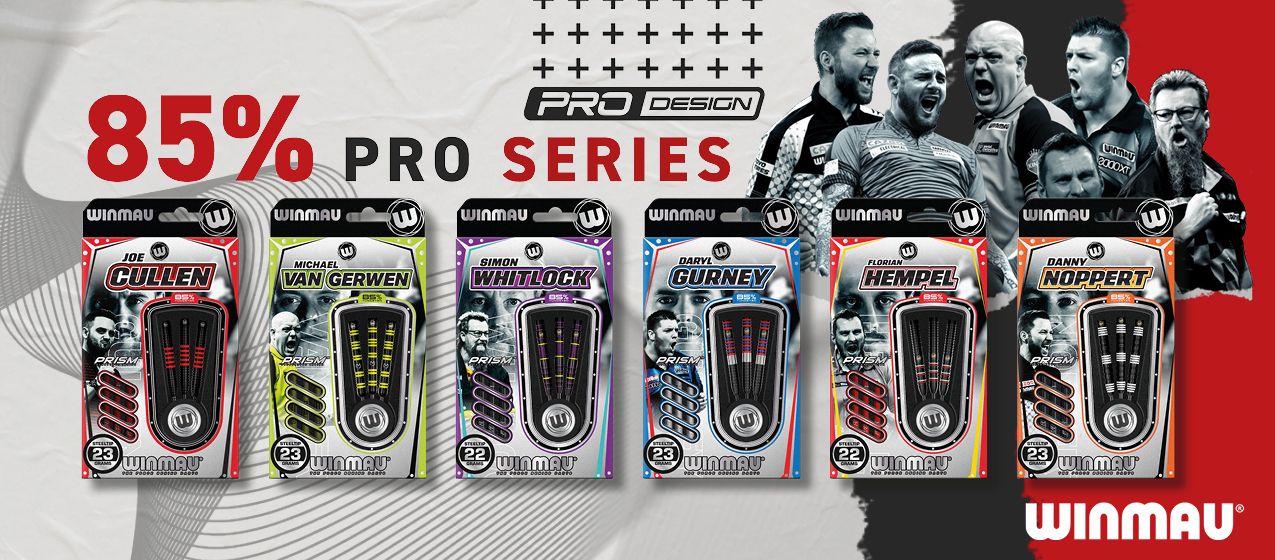 Auf dem Bild sind sechs verschiedene Sets von Profi-Darts der Marke Winmau zu sehen, jeweils mit dem Namen eines bekannten Spielers. Im Hintergrund stehen mehrere Dartspieler und der Text „85% PRO SERIES“ ist prominent dargestellt.