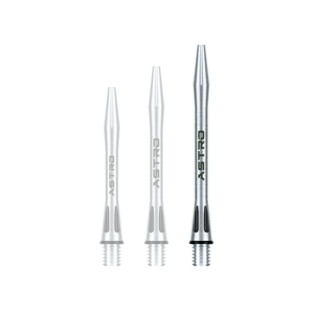 7012-201_Winmau_Astro_Aluminium_Shafts_Schwarz_46mm_1VuuOr3FW29pVL Das Bild zeigt drei silberne Aluminium Shafts für Dartpfeile der Marke Winmau Astro. Auf jedem Shaft steht das Wort "ASTRO" und sie sind in verschiedenen Längen abgebildet.