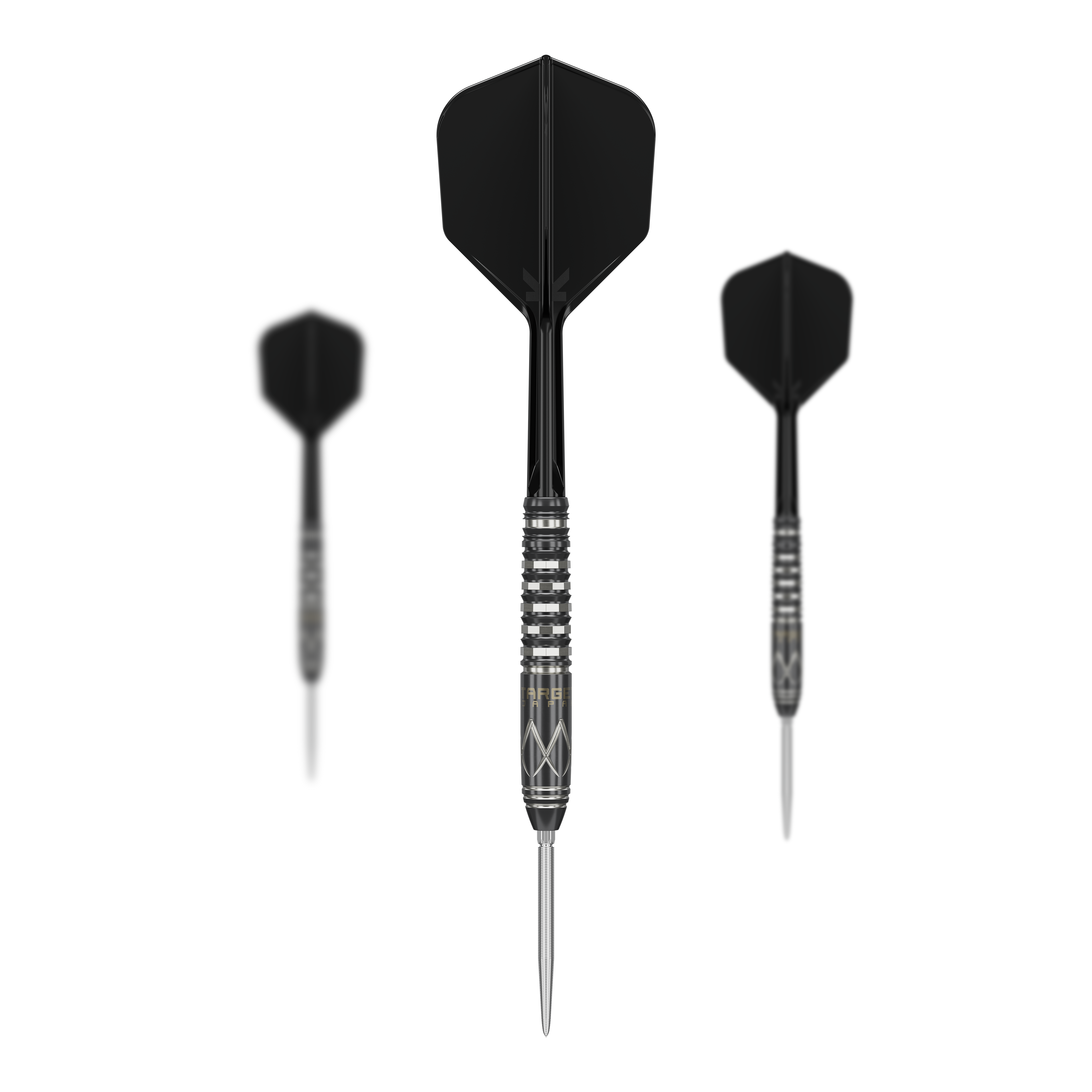 Target Japan Black Marque Chaos Swiss Point Steeldarts Das Bild zeigt drei schwarze Steeldarts mit silbernen Spitzen und markanten Rillen im Griff. Es handelt sich um das Produkt "Target Japan Black Marque Chaos Swiss Point Steeldarts".