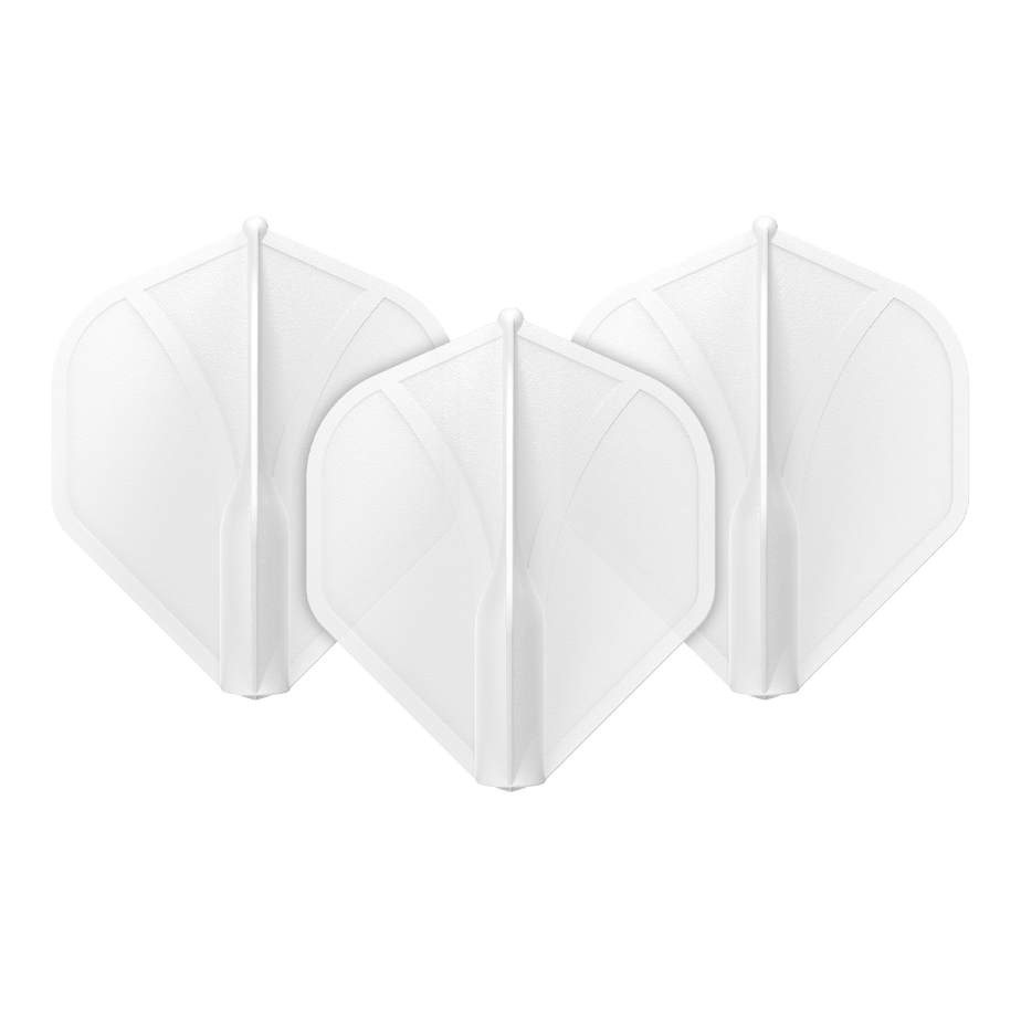 Auf dem Bild sind drei klare, weiße Dart-Flights zu sehen. Sie sind nebeneinander aufgestellt und haben eine klassische, rautenähnliche Form.
