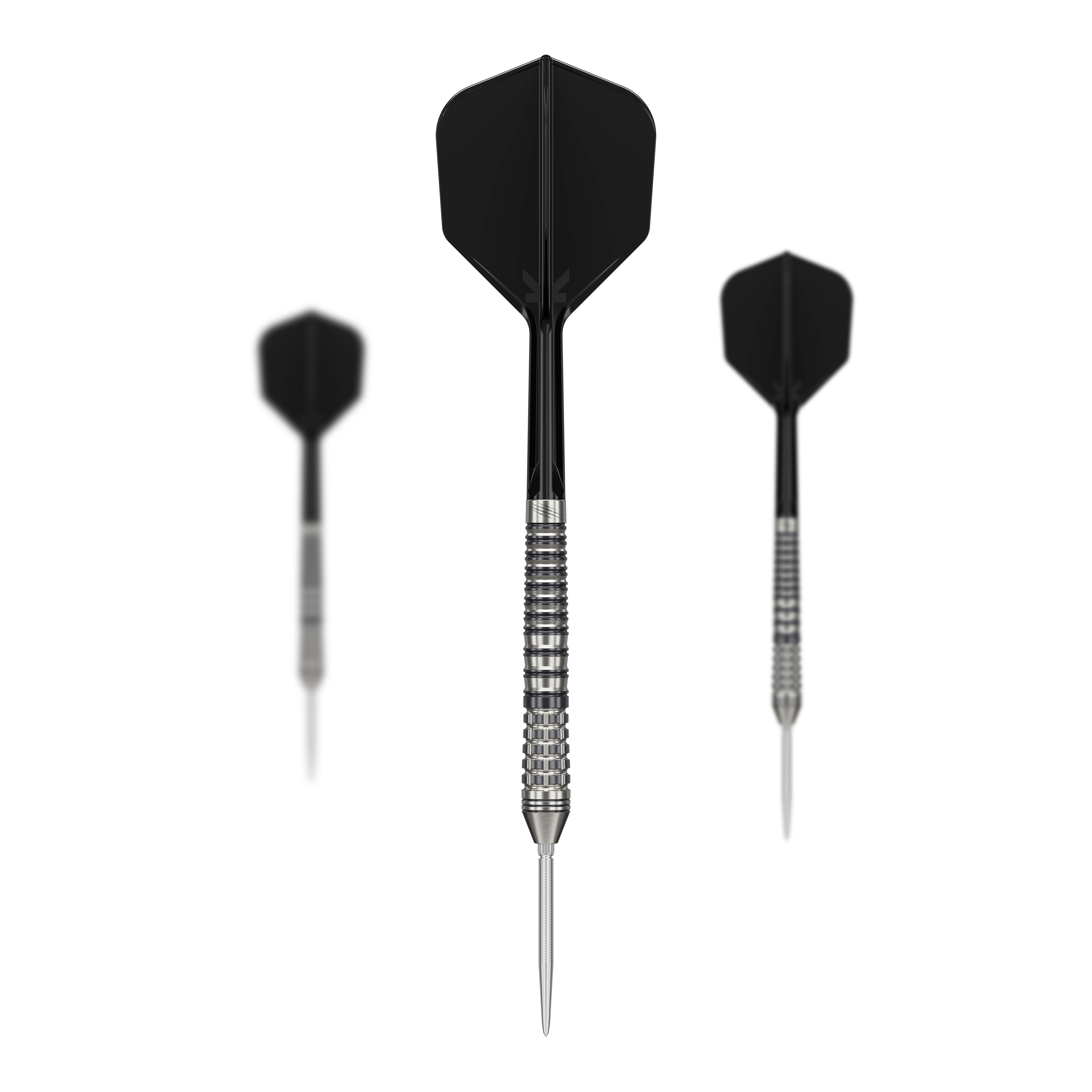 Das Bild zeigt drei Steeldarts des Modells "Target Black Marque Renegade 4 Swiss Point". Die Darts haben schwarze Flights und silberne, gerillte Barrels.