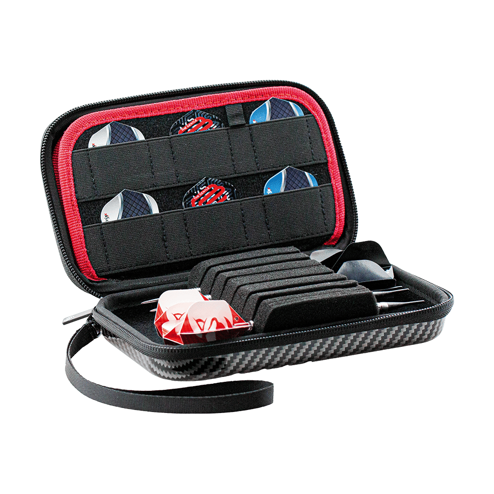 66378_Bulls_Orbis_XL_Dartcase_Carbongrey_2 Das Bild zeigt das Produkt "Bulls Orbis XL Dartcase - Carbongrey". Das Dartcase ist geöffnet und enthält mehrere Darts und Dartflights, die ordentlich in Fächern verstaut sind.