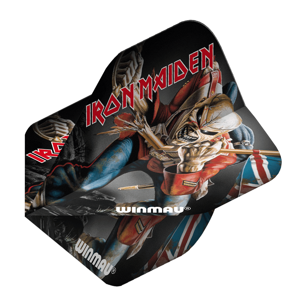 Das Bild zeigt ein Dartflight mit einem Motiv von Iron Maiden und ihrem Maskottchen Eddie. Auf dem Flight steht in roten Buchstaben "IRON MAIDEN" und unten ist das Winmau-Logo zu sehen.
