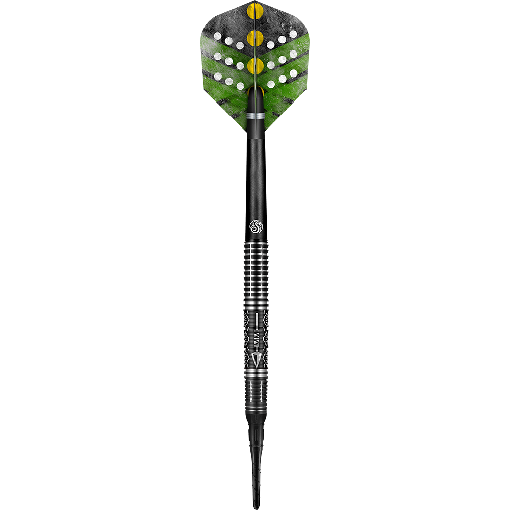 66760_Shot_Devon_Petersen_The_Courage_Softdarts_10tfErA0fqx2Sh Das Bild zeigt einen Softdart der Marke Shot, Modell "Devon Petersen The Courage". Der Dart hat ein schwarzes Barrel mit silbernen Ringen und Flights in grün, schwarz und weiß mit gelben Punkten.