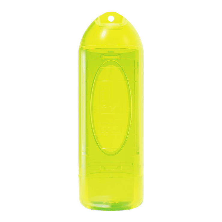 Das Bild zeigt ein durchsichtiges, neon-gelbes Etui in zylindrischer Form. Es hat ein kleines Loch an der Oberseite zum Aufhängen oder Befestigen.