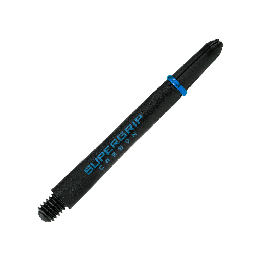 HR365_Harrows_Supergrip_Carbon_Shafts_Aqua_47mm_2 Das Bild zeigt einen Harrows Supergrip Carbon Shaft in der Farbe Aqua. Der Schaft ist schwarz mit blauer Aufschrift und einem blauen Ring.