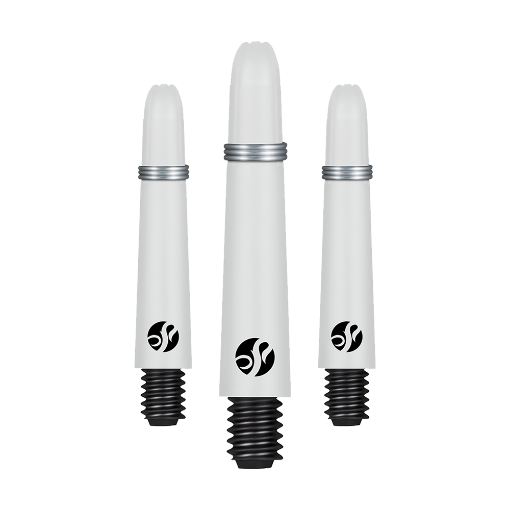 Shot Koi Carbon Shafts - Weiß Auf dem Bild sind drei weiße, spitz zulaufende Dart-Schäfte mit schwarzem Gewinde und silbernem Ring zu sehen. Jeder Schaft trägt ein schwarzes Logo in der Nähe des unteren Endes.