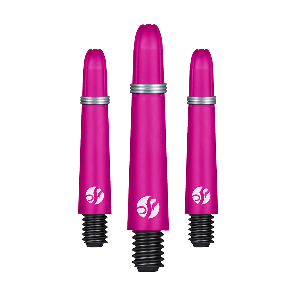 Shot Koi Carbon Shafts - Pink Auf dem Bild sind drei pinkfarbene Darts-Schäfte in verschiedenen Längen zu sehen. Sie besitzen schwarze Gewinde und silberne Ringe als Akzent.