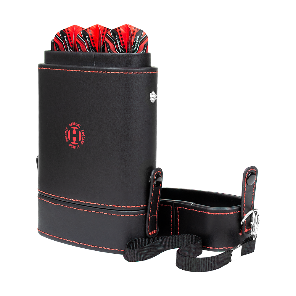HRT-16402_Harrows_Prima_Dartcase_Red_3 Das Bild zeigt das Harrows Prima Dartcase in Schwarz mit roter Naht. Im Etui befinden sich mehrere vollständig montierte Dartpfeile.