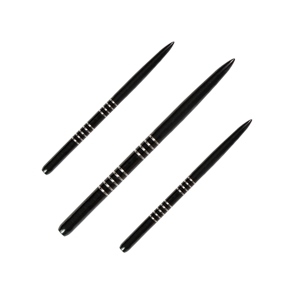 57743_Bulls_GP1_Steeldartspitzen_Schwarz_42mm_1 Das Bild zeigt drei schwarze Steeldartspitzen des Produkts "Bulls GP1". Die Spitzen sind schlank und haben silberne Ringe als Markierungen.