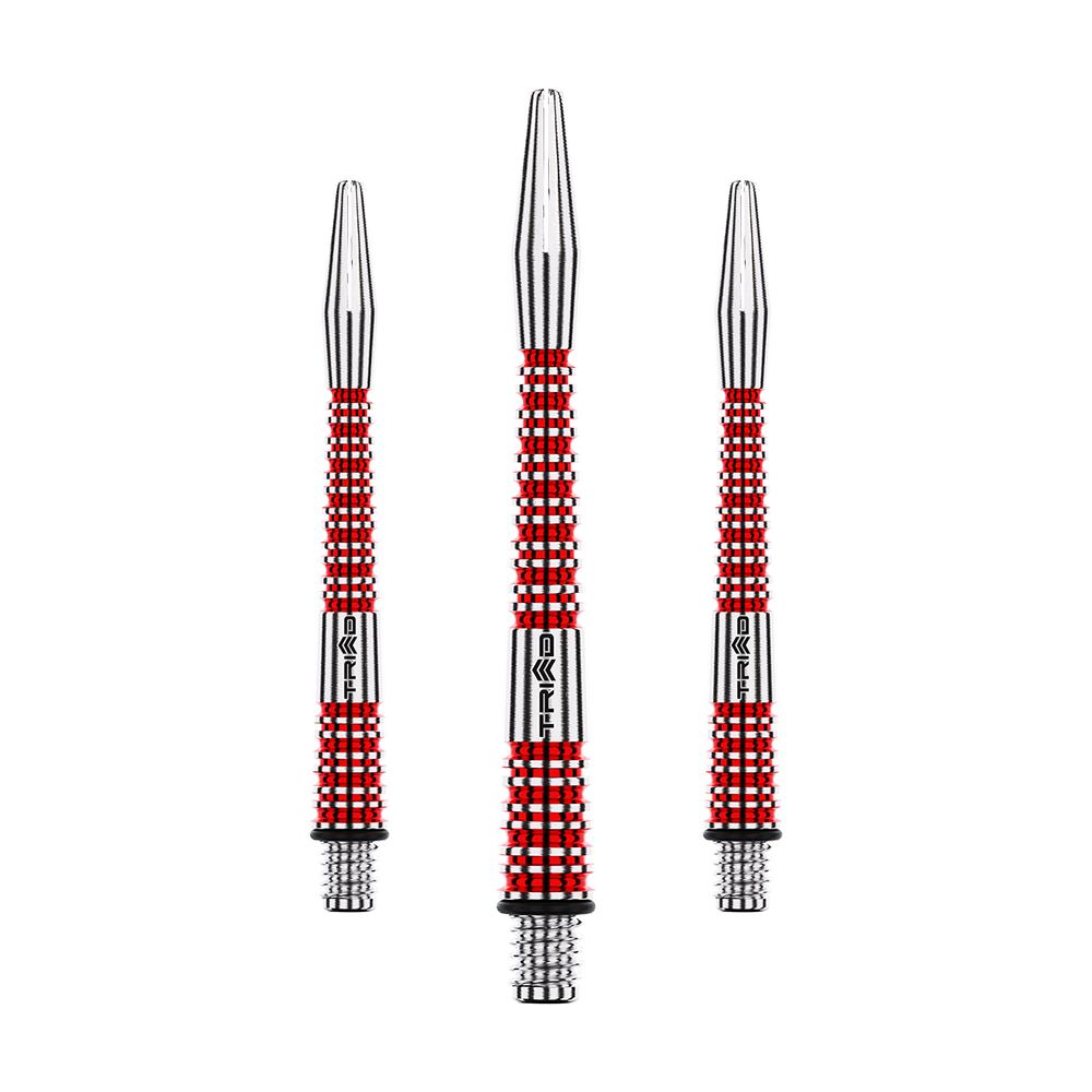 Winmau Triad RX Aluminium Shafts - Rot Das Bild zeigt drei Aluminium Dartschäfte in Silber und Rot. Sie haben ein geriffeltes Design und sind unterschiedlich lang angeordnet.