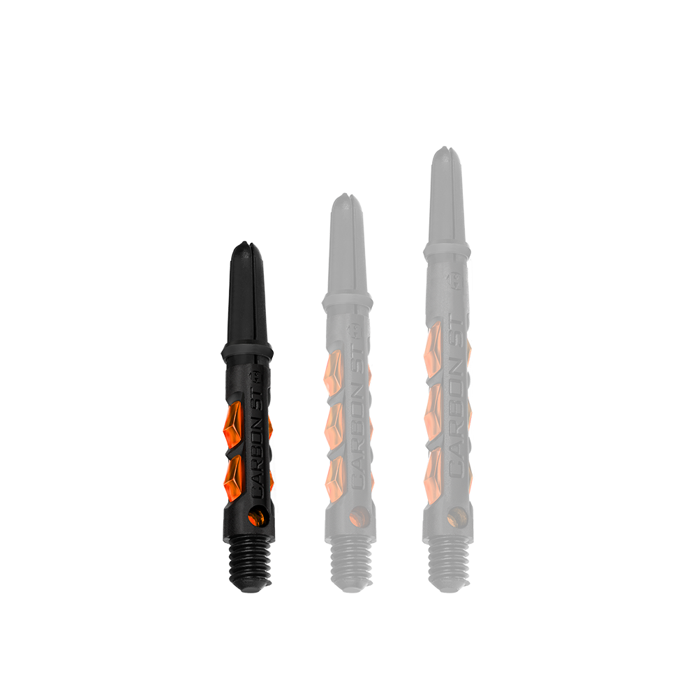 Das Bild zeigt drei orange-schwarze Dartschäfte der Marke "Harrows Carbon ST". Die Schäfte sind in unterschiedlichen Längen angeordnet.