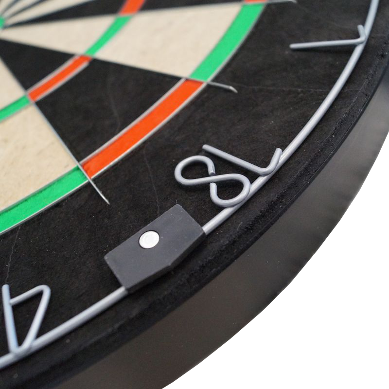 Karella Dartboard BullOut Set inkl. 2 Satz Steeldarts Das Bild zeigt das Karella Dartboard BullOut Set inklusive zwei Sätzen Steeldarts. Dieses Set ist ideal für Dartspieler und enthält alles, was für den Start benötigt wird.