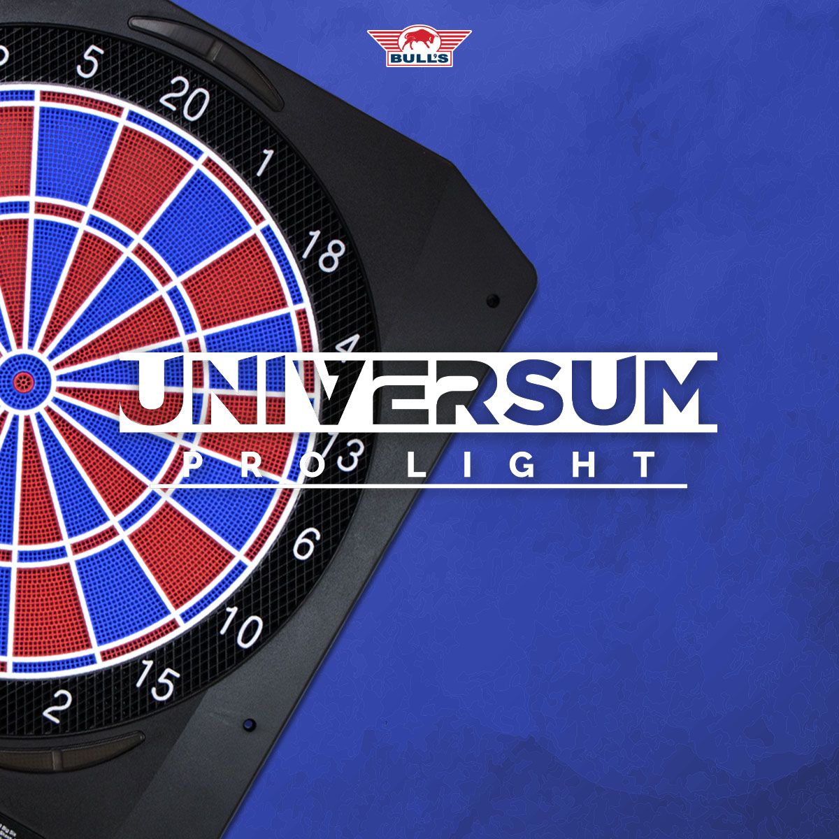 Bulls NL Universum Pro Light Elektronisches Dartboard - Blau Rot Das Bild zeigt das Bulls NL Universum Pro Light Elektronisches Dartboard in Blau und Rot. Es ist ein elektronisches Dartboard für Freizeit- und Profispieler.