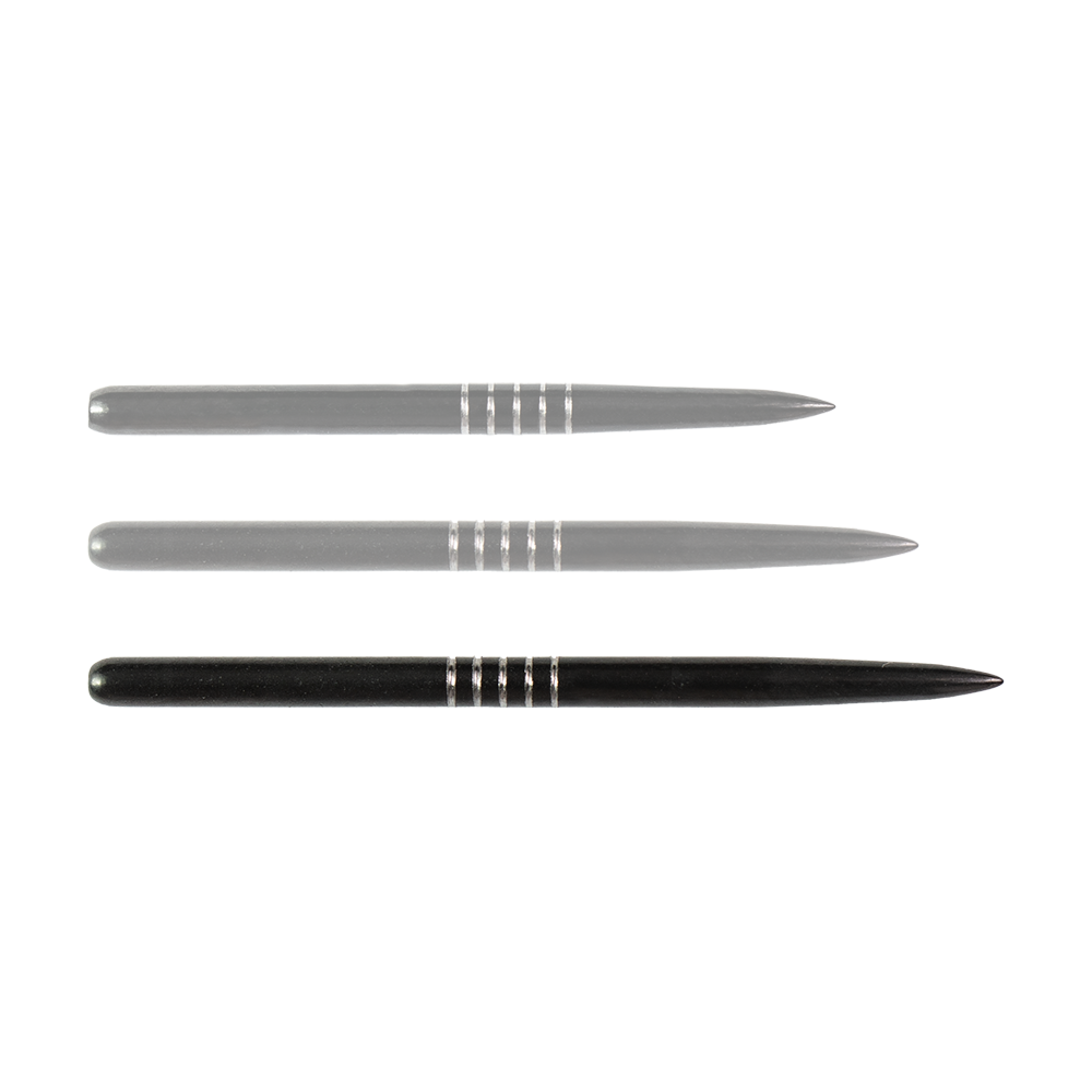 57748_Bulls_GP2_Steeldartspitzen_Schwarz_42mm_1rku3EoToxVaz4 Das Bild zeigt drei schwarze Steeldartspitzen der Marke Bulls GP2. Die Spitzen haben silberne Rillen in der Mitte.