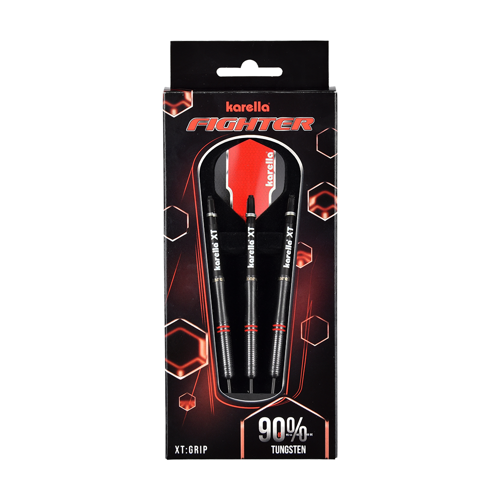 8204_Karella_Fighter_Steeldarts_3 Die Abbildung zeigt eine Verpackung der Karella Fighter Steeldarts. In der Packung befinden sich drei schwarze Darts mit roten Akzenten und 90% Tungsten-Anteil.