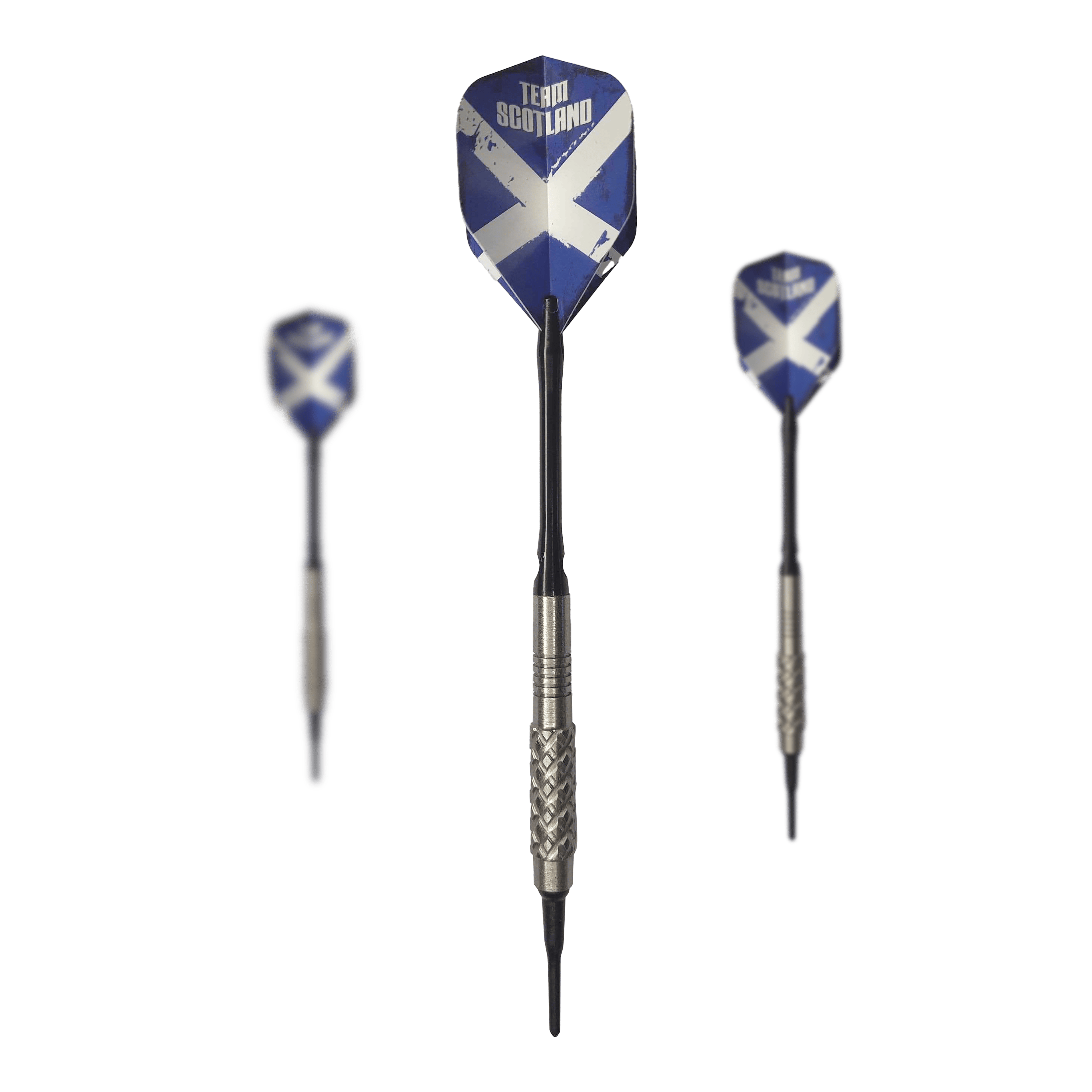 McDart 85er Tungsten V4 Softdarts - 16g Das Bild zeigt drei Softdarts des Produkts "McDart 85er Tungsten V4" mit einem Gewicht von 16g. Die Flights sind blau mit einem weißen Kreuz und der Aufschrift "Team Scotland" gestaltet.