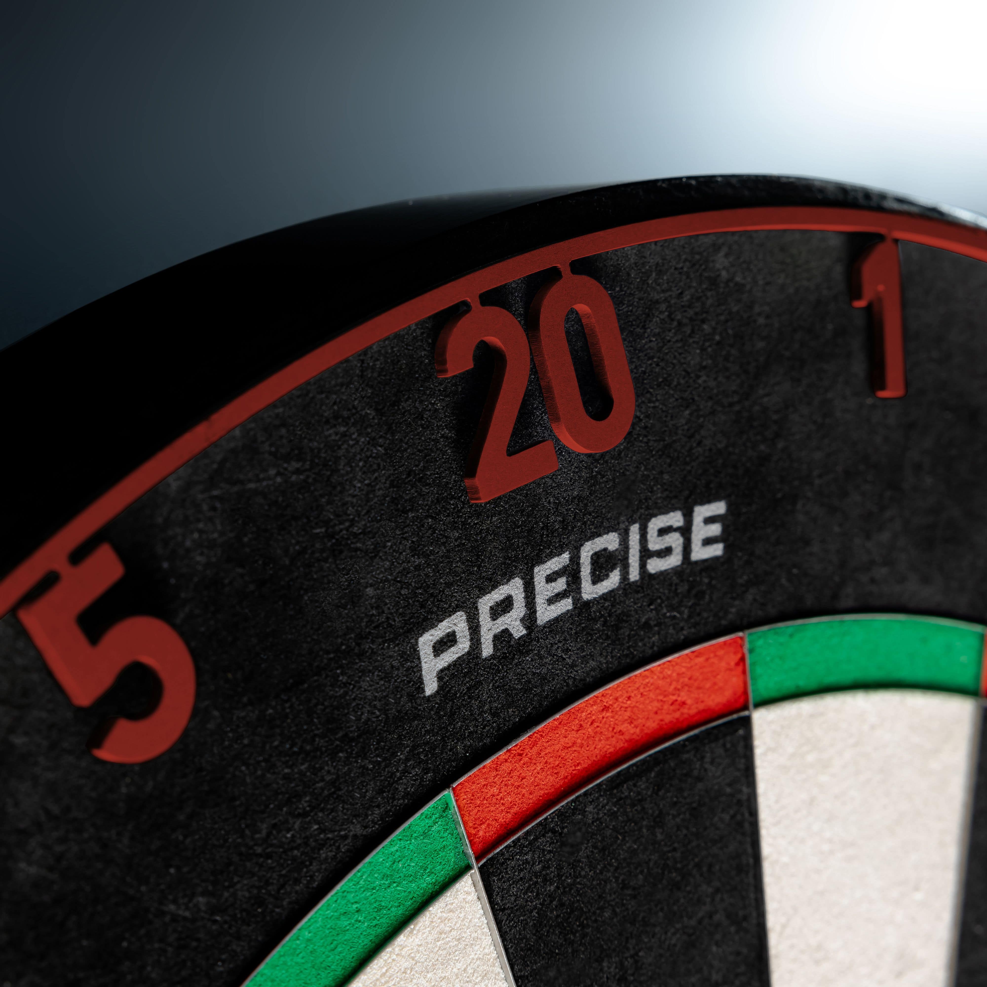 Das Precise 180 Endorphine Steeldartboard mit Nummernring in Faded Red ist zu sehen. Die Abbildung präsentiert das Produkt in kräftigen Farbtönen.