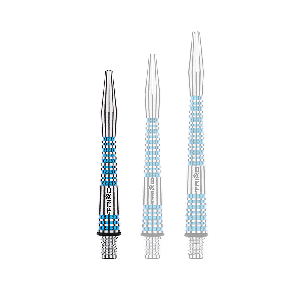 Winmau Triad RX Aluminium Shafts - Blau Das Bild zeigt drei blaue und silberne Aluminium-Dartschäfte in unterschiedlichen Längen. Sie haben ein geriffeltes Muster und das Wort "TRIAD" ist darauf zu lesen.