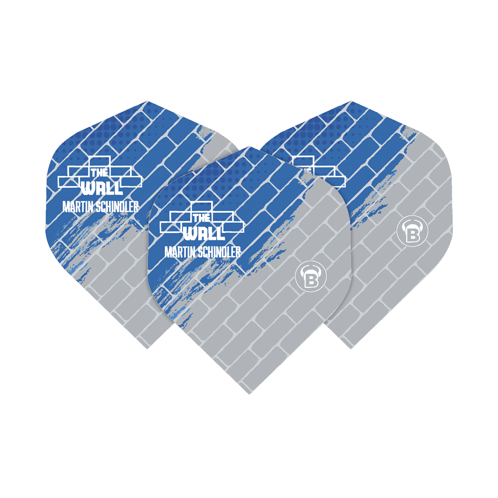 Bulls Metrixx Martin Schindler Blue Grey No2 Standard Flights Das Bild zeigt drei Dartflights in Blau und Grau mit einem Ziegelmuster. Auf den Flights steht "The Wall Martin Schindler" in weißer Schrift.