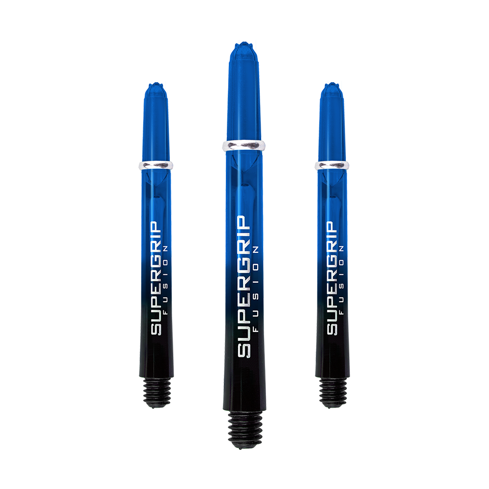 HR338_Harrows_Supergrip_Fusion_Shafts_Blau_47mm_1qnnXNiW6XdEqY Das Bild zeigt drei blaue Harrows Supergrip Fusion Shafts. Sie sind Dartschäfte mit dem Aufdruck "SUPERGRIP FUSION" in weißer Schrift.