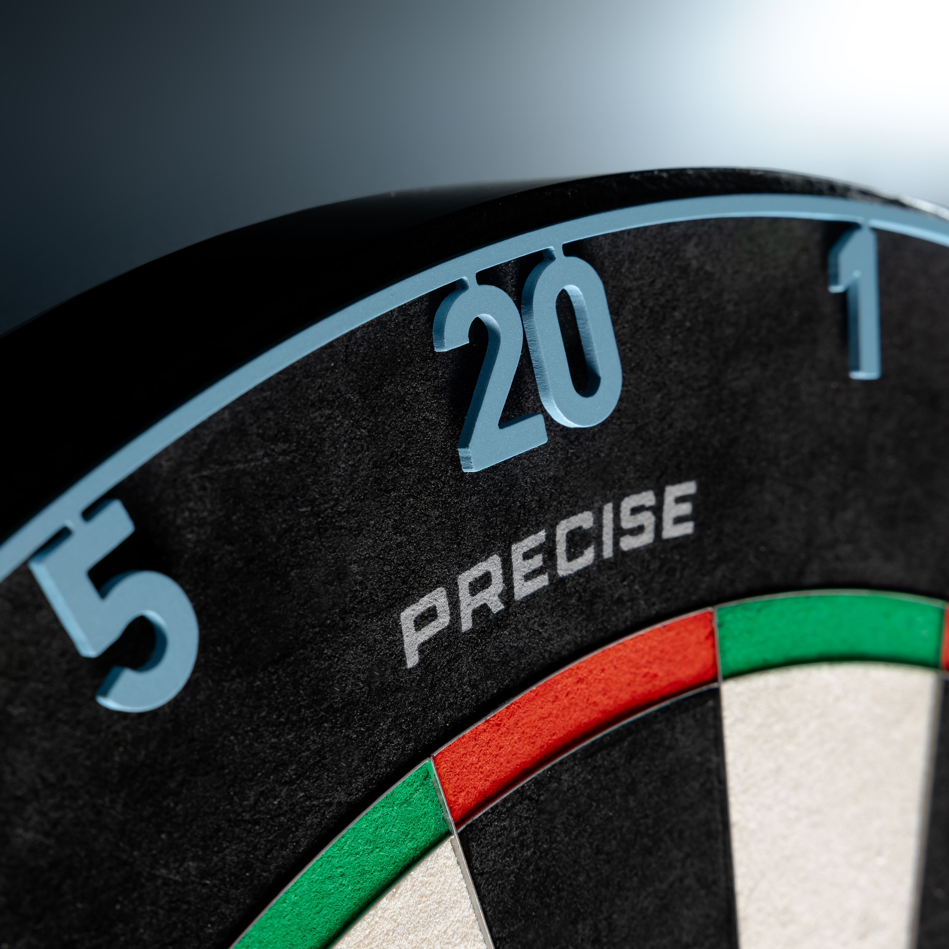 Das Bild zeigt einen lasergeschnittenen Zahlenring, vermutlich für ein Dartboard, in der Farbe Infinity Blue. Die Datei heißt ONE1091_Precise180_OnePiece_Lasercut_Zahlenring_InfinityBlue_3.