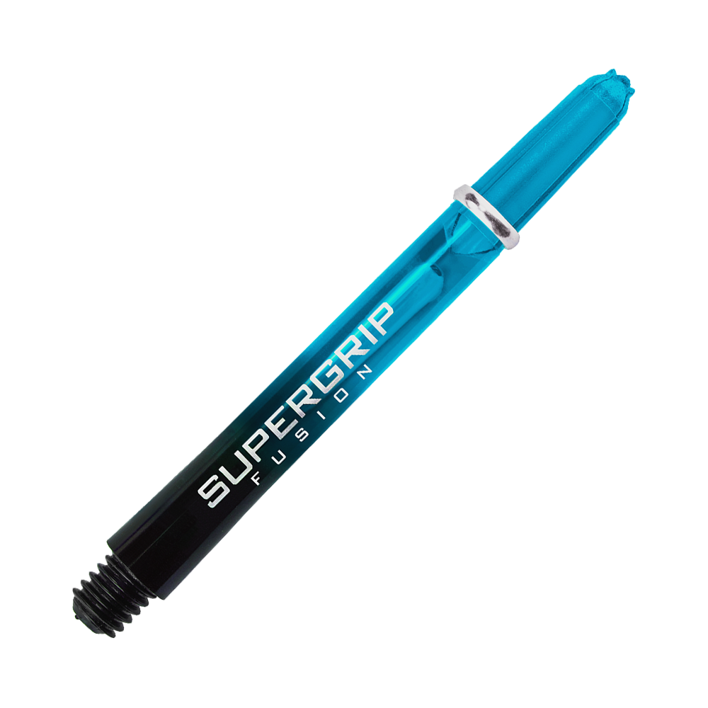 HR347_Harrows_Supergrip_Fusion_Shafts_Aqua_47mm_2yRZV52FwSXwd3 Das Bild zeigt einen Harrows Supergrip Fusion Shaft in der Farbe Aqua. Der Dart-Schaft liegt auf einem Hintergrund mit blauen und weißen Streifen.