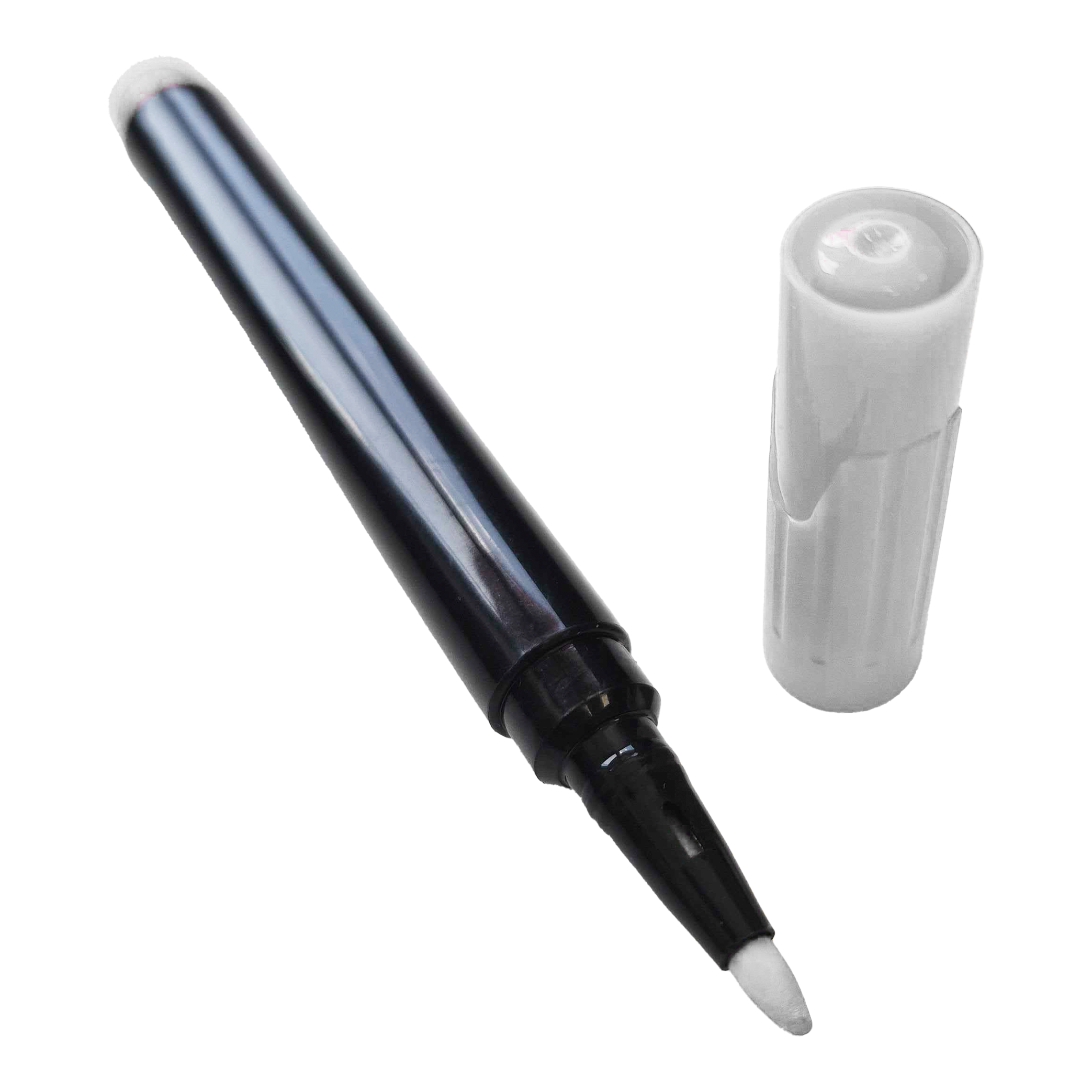 Board Marker Auf dem Bild ist ein schwarzer Whiteboardmarker mit abgenommener weißer Kappe zu sehen. Der Marker liegt schräg, während die Kappe daneben steht.