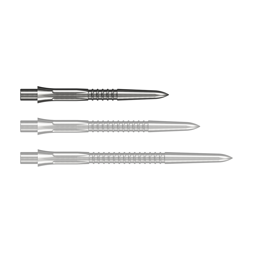 Das Bild zeigt Steeldartspitzen in Silber mit einer Länge von 26 mm. Einzelne Spitzen sind gut erkennbar dargestellt.