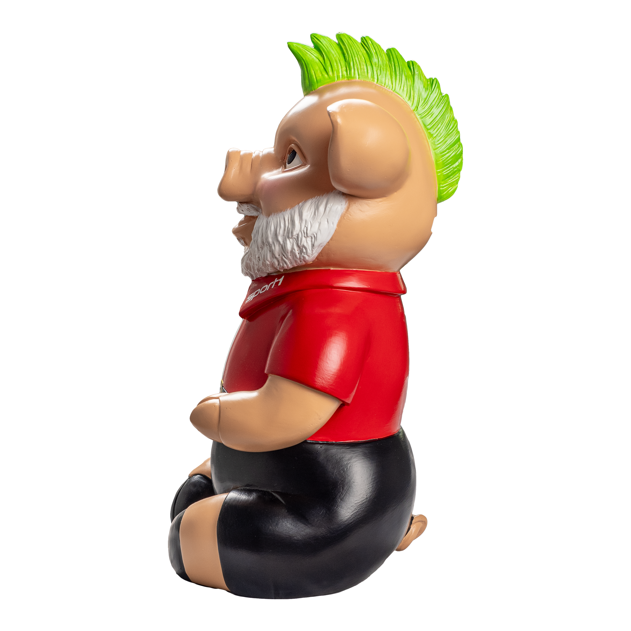 Sport1 Grinch Phrasenschwein Das Bild zeigt eine lustige Sparschwein-Figur mit einem grünen Irokesenschnitt und einem roten Shirt. Die Figur sitzt aufrecht und trägt zudem schwarze Shorts.