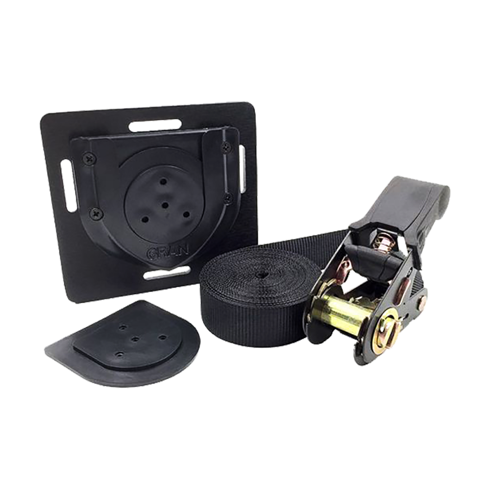 G00410_GranBoard_Board_Belt_Befestigung_1 Das Bild zeigt das Produkt "GranBoard Board Belt Befestigung" bestehend aus einer Befestigungsplatte, einem Gurt und einer Ratsche. Es wird verwendet, um ein GranBoard sicher zu montieren und zu fixieren.