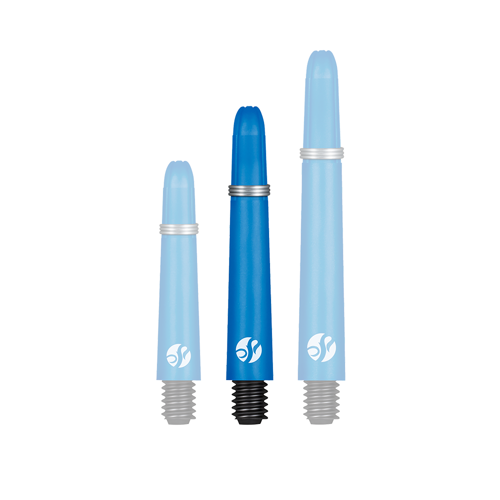 Shot Koi Carbon Shafts - Blau Das Bild zeigt drei blaue Carbon-Schäfte in unterschiedlichen Längen. Jeder Schaft hat unten ein schwarzes Schraubgewinde und ein silbernes Ringdetail.