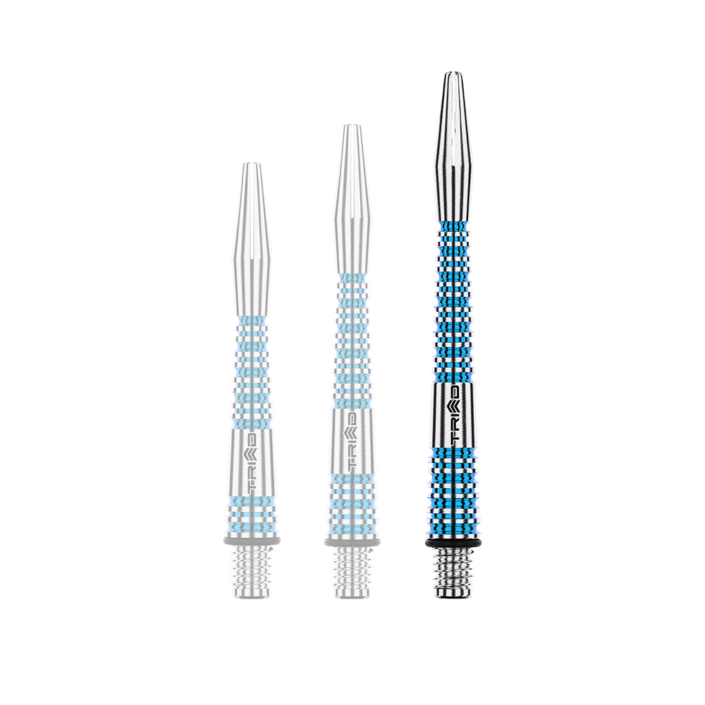 Winmau Triad RX Aluminium Shafts - Blau Auf dem Bild sind drei silber-blaue Aluminium-Dartschäfte in unterschiedlichen Längen zu sehen. Sie haben ein geriffeltes Design und das Wort "TRIAD" ist auf jedem Schaft eingraviert.