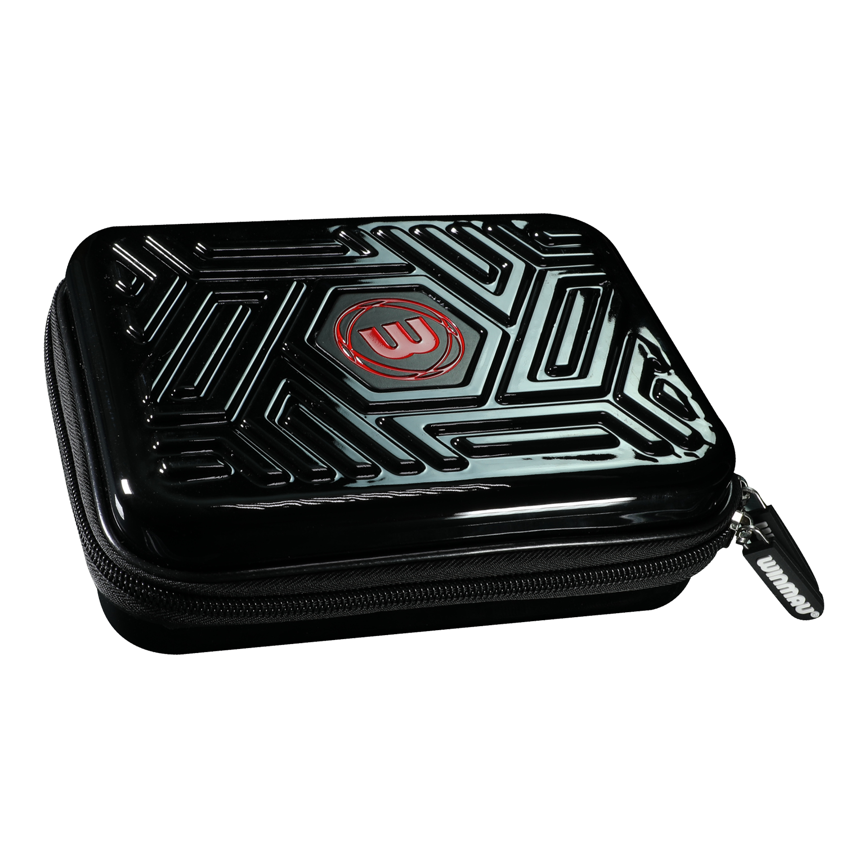 Winmau Armor G2 Dartwallet Das Bild zeigt ein schwarzes Dart-Etui mit einem geometrischen Muster auf dem Deckel. In der Mitte befindet sich ein rotes Logo und der Reißverschluss trägt den Schriftzug "Winmau".
