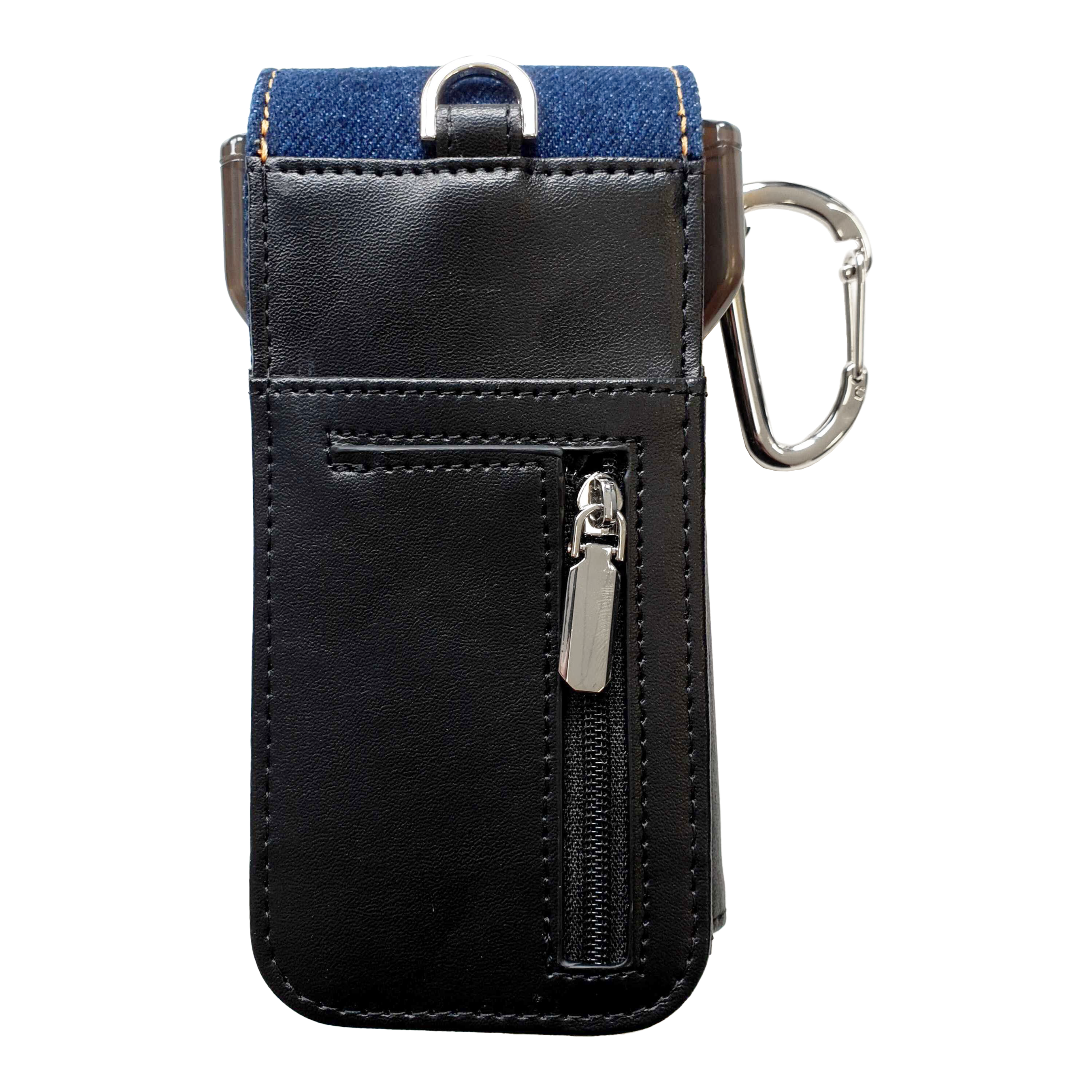 Cameo Acento Denim Dartcase Das Bild zeigt ein elegantes Dart-Etui aus schwarzem Leder mit einem Reißverschlussfach. Am oberen Rand befindet sich ein Karabinerhaken und ein Einsatz aus dunkelblauem Denim-Stoff.