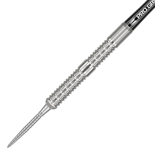 Auf dem Bild ist ein steeldart mit silbernem, gerilltem Barrel und spitzem Metallkopf zu sehen. Es handelt sich um das Produkt "Target Sebastian Bialecki GEN1 Swiss Point Steeldarts - 22g".
