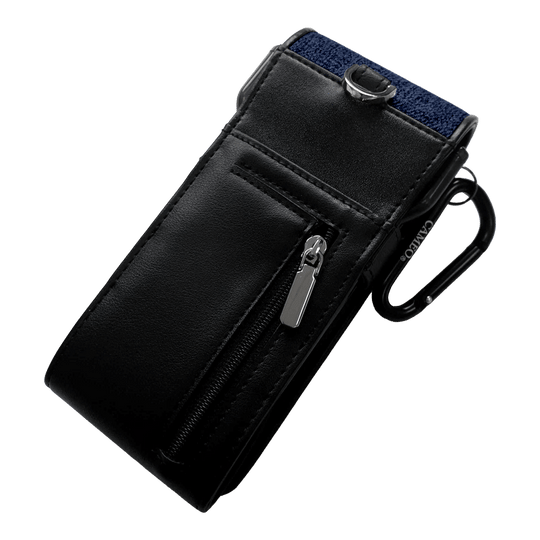 Cameo Thread Dartcase Dies ist ein elegantes Etui aus schwarzem Material mit einem Reißverschlussfach. Es hat einen Metallclip und einen Karabiner zur Befestigung.
