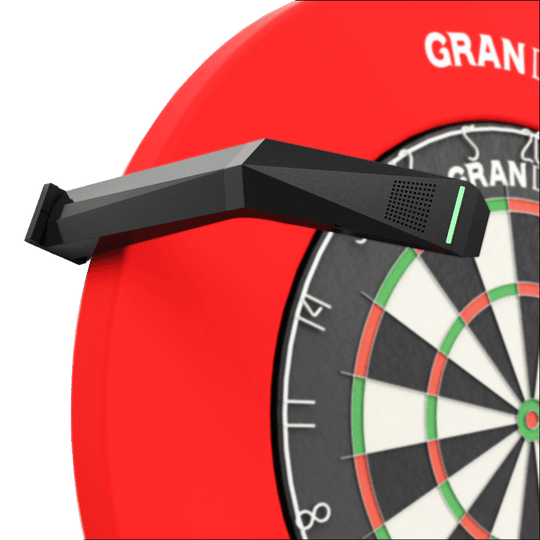 Das Bild zeigt das GranDarts GranEye Steeldart Auto-Scoring-System, das über einem Dartboard installiert ist. Das schwarze Gerät erkennt automatisch die Treffer auf der Dartscheibe und wertet sie aus.