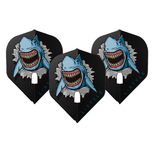 Die Abbildung zeigt drei schwarze Dart-Flights mit einem auffälligen Haifisch-Motiv. Auf jedem Flight steht in blauer Schrift „L-STYLE“.