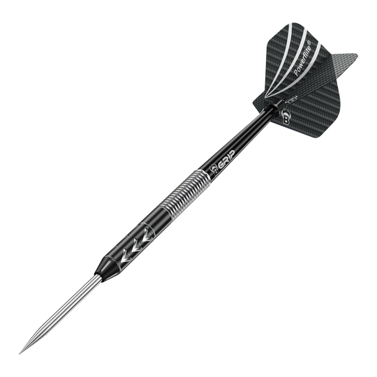 Das Bild zeigt einen Bulls Challenger Arno Merk Steeldart mit einem Gewicht von 22g. Der Dart ist überwiegend schwarz mit einem silbernen Griffbereich und einer schwarzen Flight.