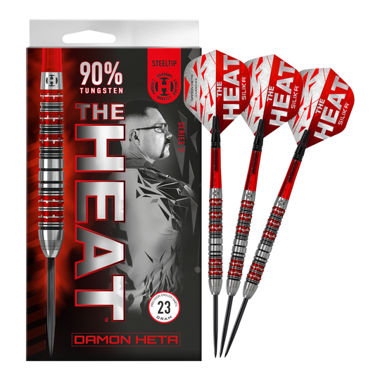 Harrows Damon Heta Series 3 Steeldarts Die Abbildung zeigt die Steeldarts "Harrows Damon Heta Series 3" mit auffälligem roten und silbernen Design. Auf der Verpackung steht, dass die Darts aus 90% Tungsten bestehen und 23 Gramm wiegen.
