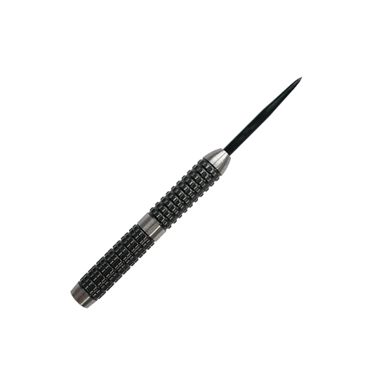 McDart Hightower Steeldart Barrels Das Bild zeigt einen McDart Hightower Steeldart Barrel. Der Dartpfeil hat einen silber-schwarzen, geriffelten Griff und eine spitze Metallspitze.