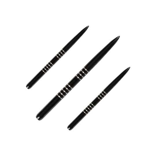 57742_Bulls_GP1_Steeldartspitzen_Schwarz_38mm_1 Das Bild zeigt drei schwarze Steeldartspitzen des Produkts "Bulls GP1". Sie sind schlank geformt und haben silberne Rillen zur besseren Griffigkeit.